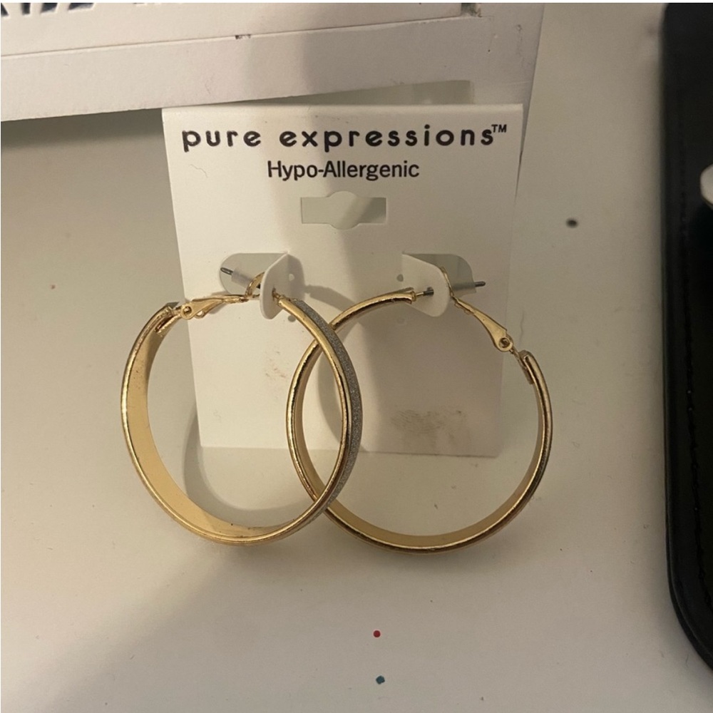 Gold‎ hoop earrings